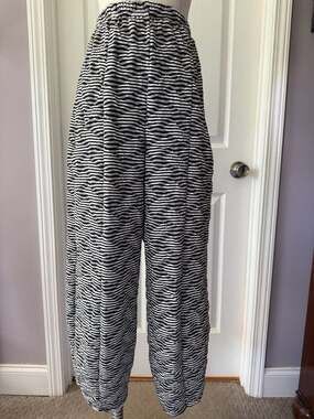 Cynthia Ashby  Black White Textured Comfy Jamie Pant in Assam NWT